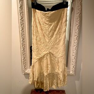 Brand new from our Boutique! Lace lightly lined high low cream skirt Large